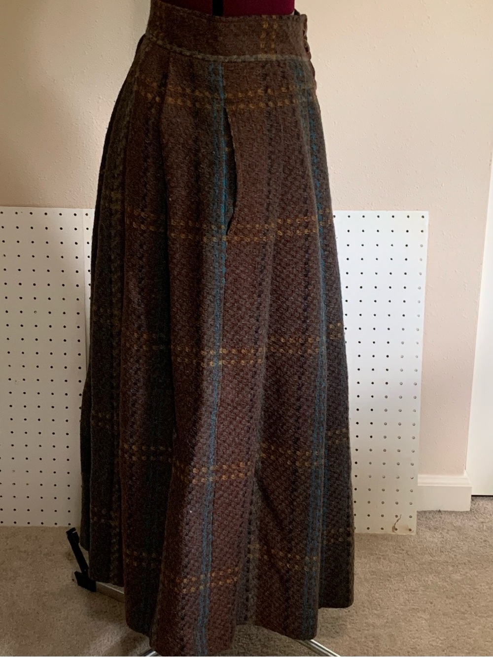 Button-Front Midi Skirt in Brown Plaid - Picture 5 of 12